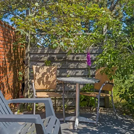 Sibyll - 2km From The Sea By Interhome